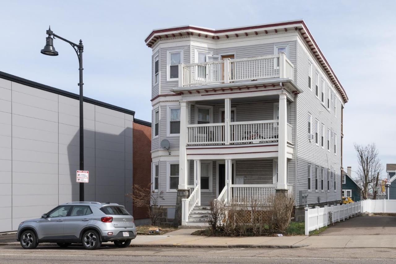 90 - 4br Dorchester - Sleek Near Marina Bay Appartamento Boston